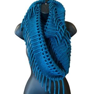 Anna & Ava brand from Dillard’s - infinity scarf with fringe! EUC! Peacock blue